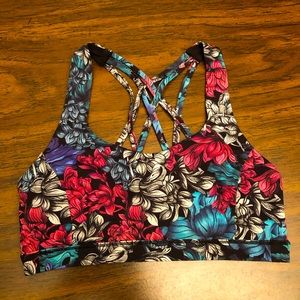 Lululemon size 6 Free to be Serene bra